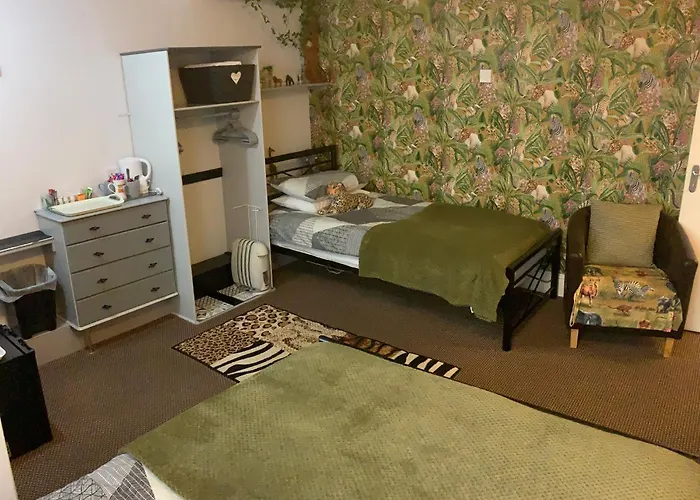Hornby Villa- 4Star B&B-Couples & Families Only